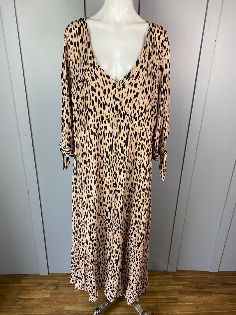 BNWT Latte print Lemon Tree Dress, 20
