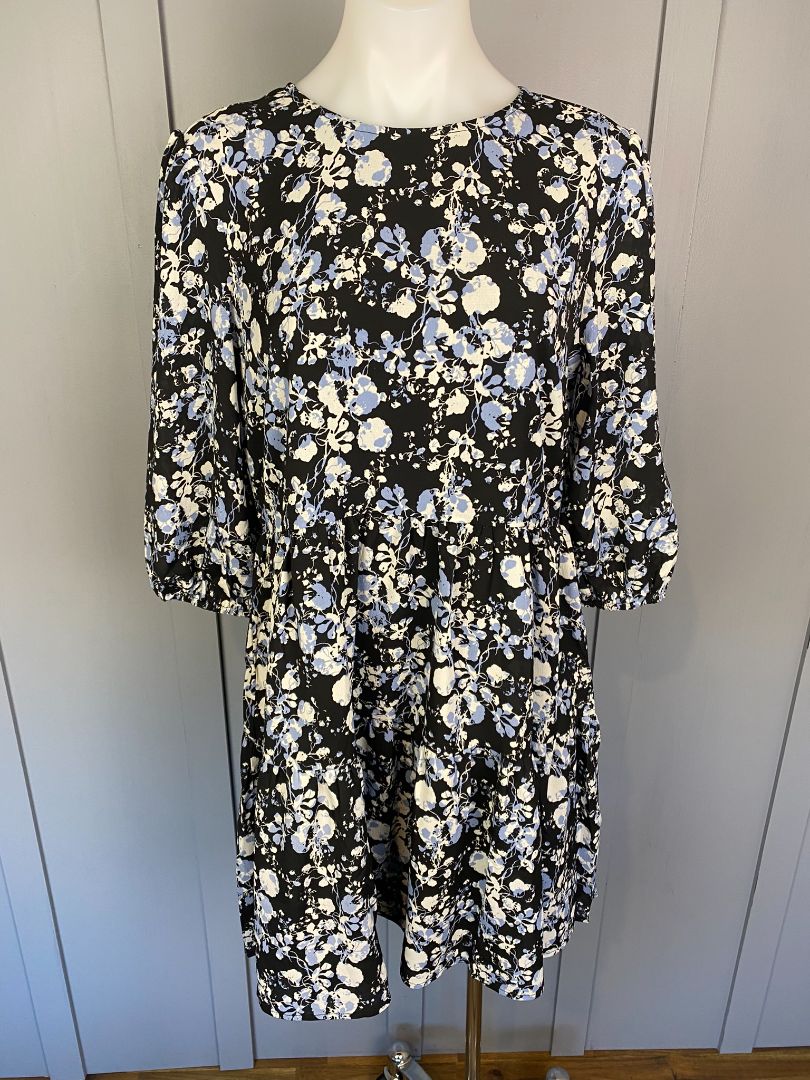 BNWT Black floral Seeking Lola Dress/Tunic, 10