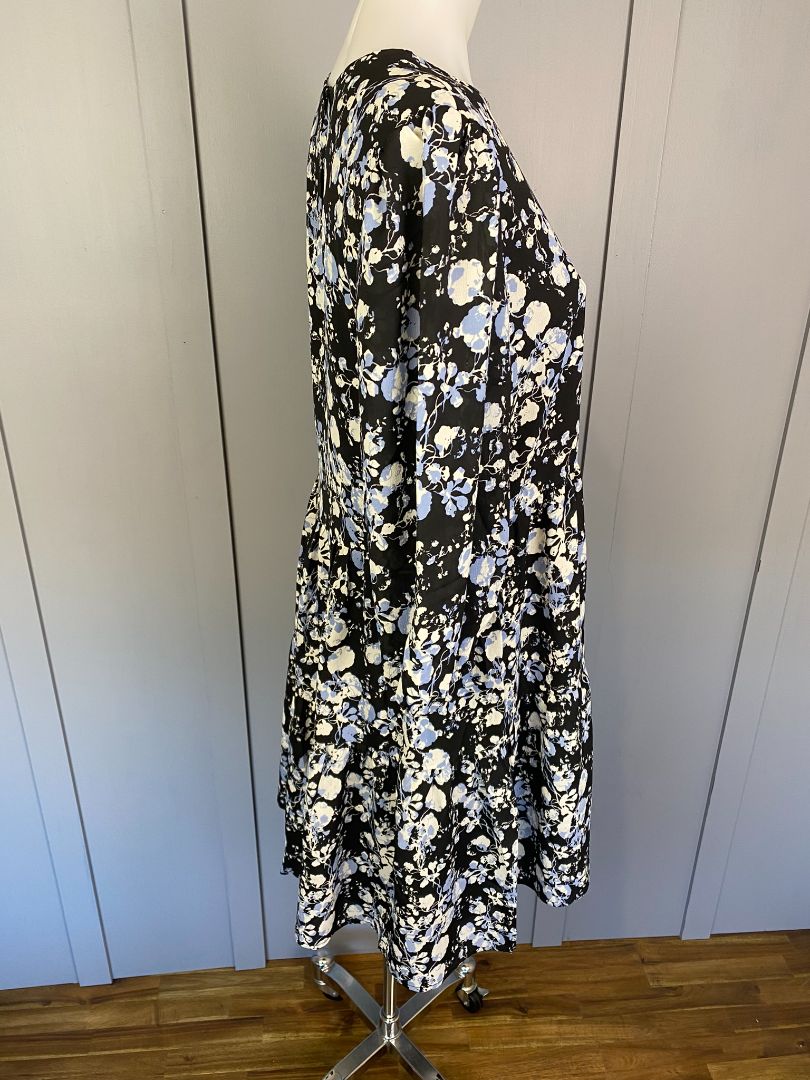 BNWT Black floral Seeking Lola Dress/Tunic, 10