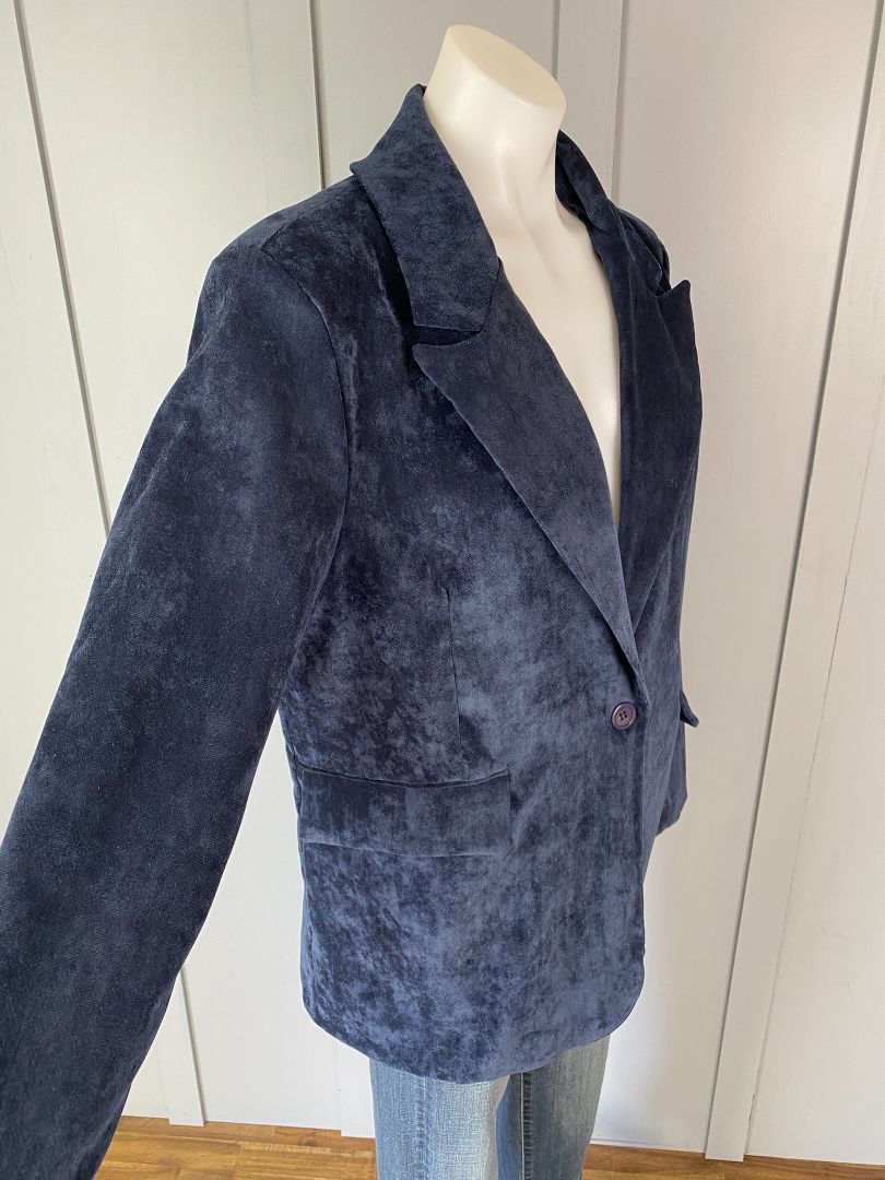 BNWT Navy velvet Suzy D Blazer, XL