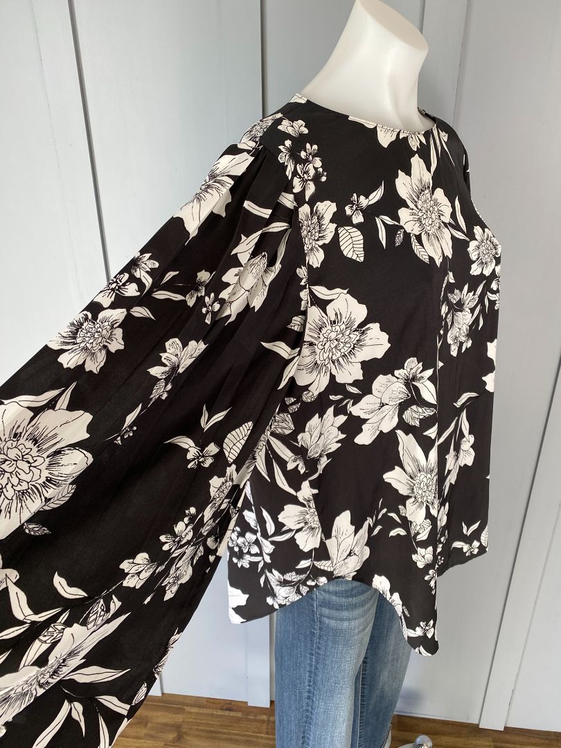Black& White floral Witchery Top, 12