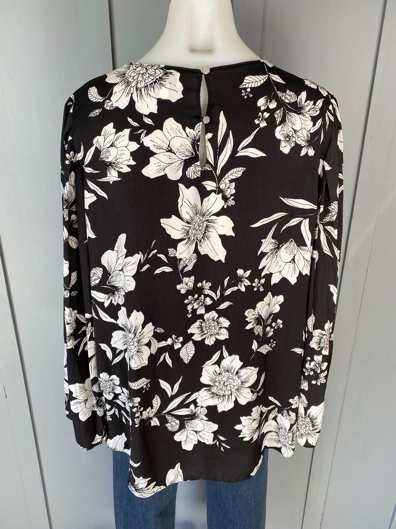 Black& White floral Witchery Top, 12