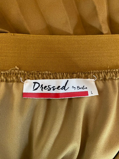 Mustard Dressed in Berlin Skirts, L