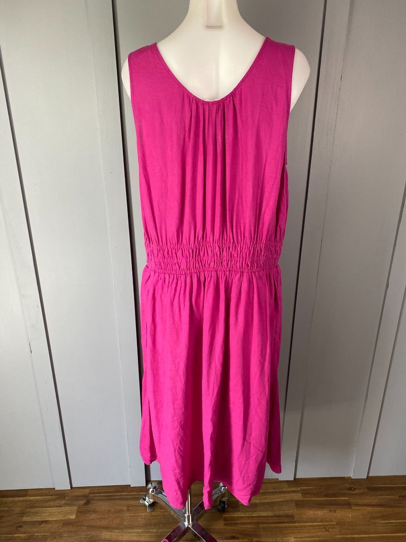 Pink Studio Curve Dress, 16