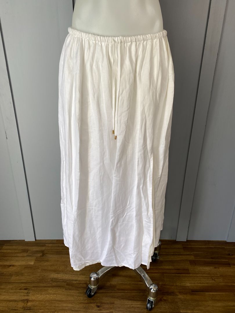 BNWT White Fussy the label Skirt, M