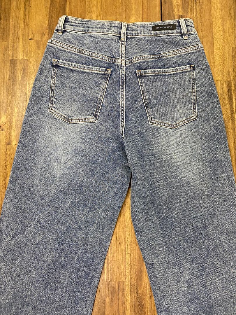 Blue Among the brave Jeans, 12