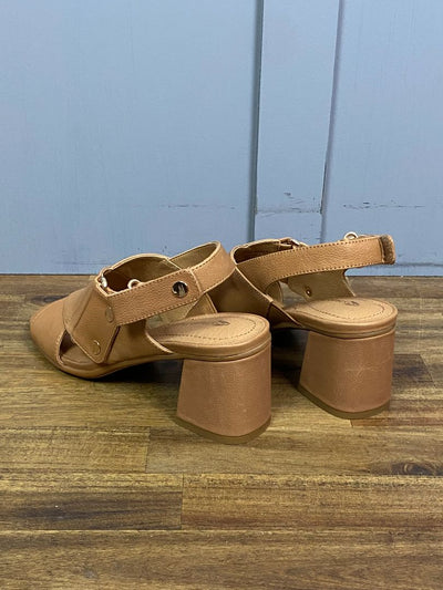 Tan Hush Puppies Shoes, 7