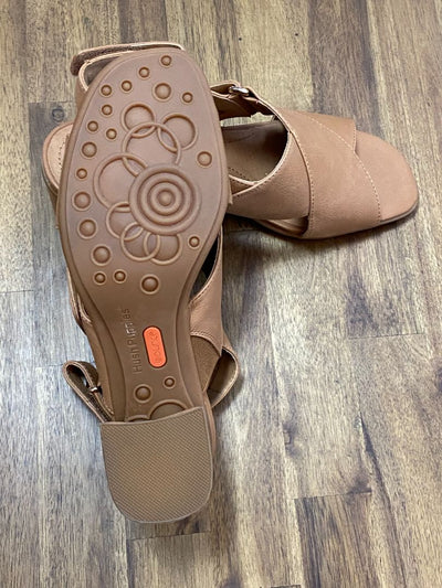 Tan Hush Puppies Shoes, 7
