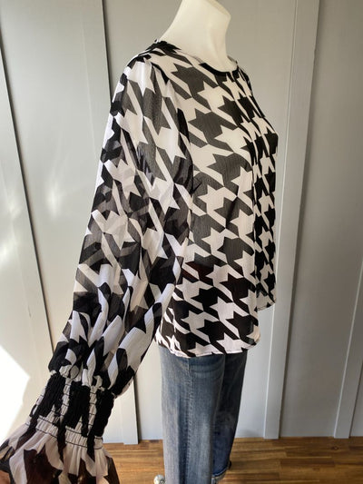 Black & White Decjuba Tops, 8