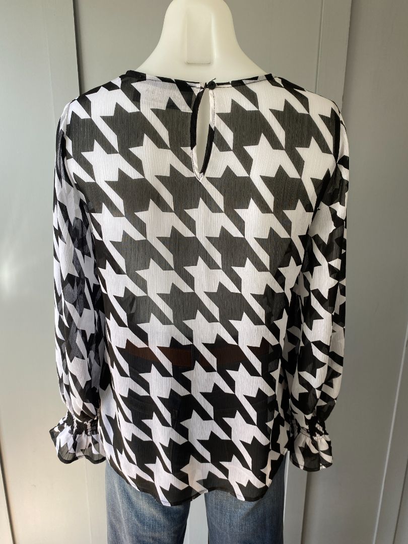 Black & White Decjuba Tops, 8