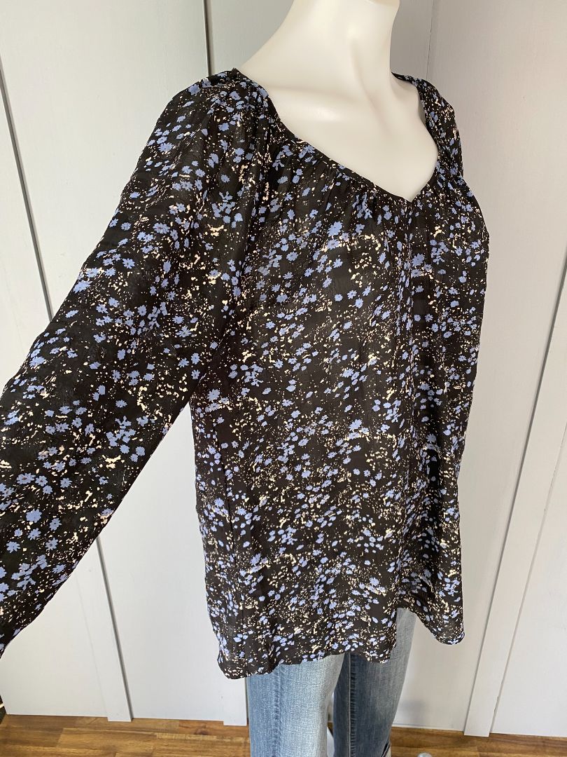 Black & Blue print Memo Top, 12