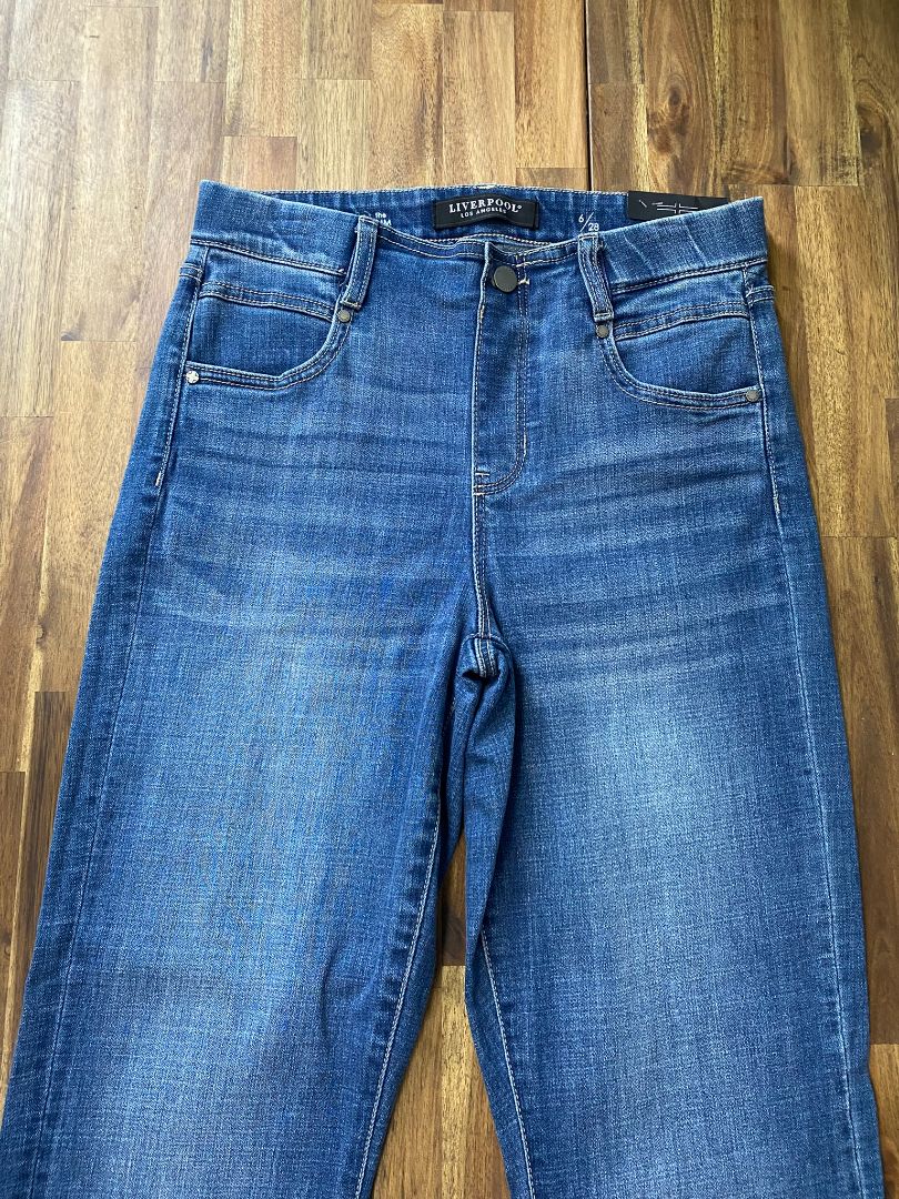 BNWT Blue Liverpool Jeans, 28