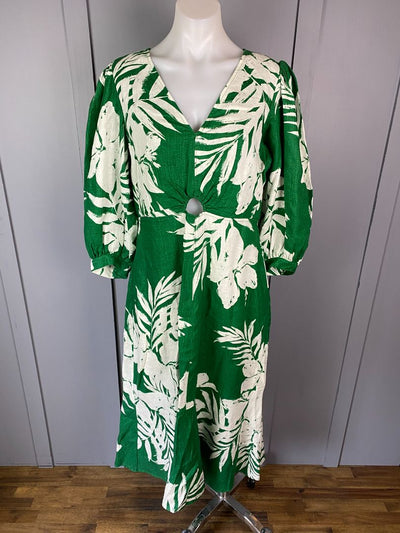 Green & White Witchery Dress, 12 Reinvent Boutique Lincoln Green & White Witchery Dress, 12 Reinvent Boutique Lincoln