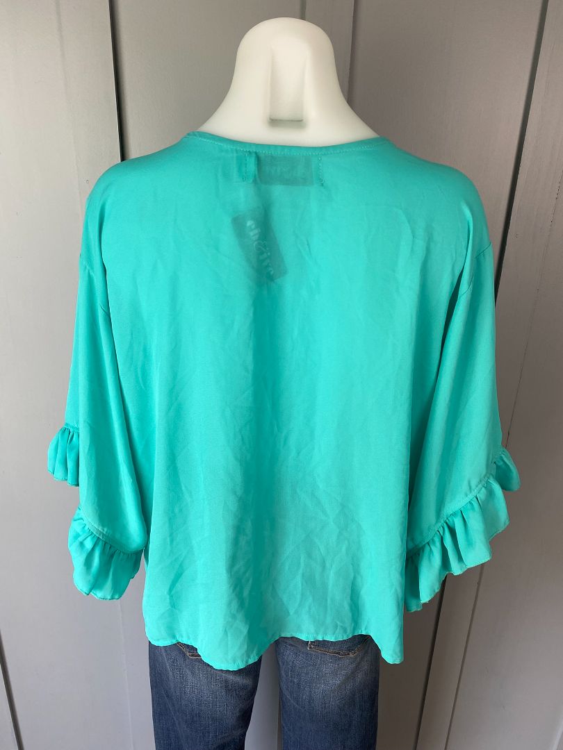 BNWT Aqua Eb&Ive Shrug, O/S