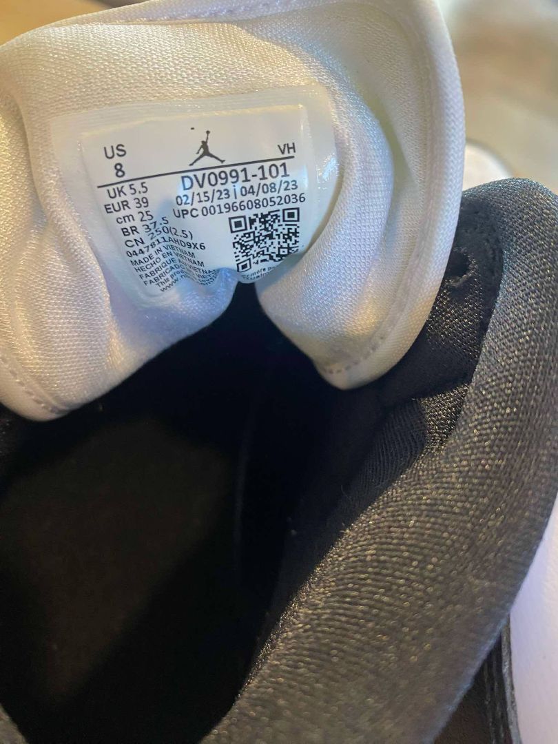 Black & White Nike Shoes, 39