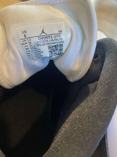 Black & White Nike Shoes, 39