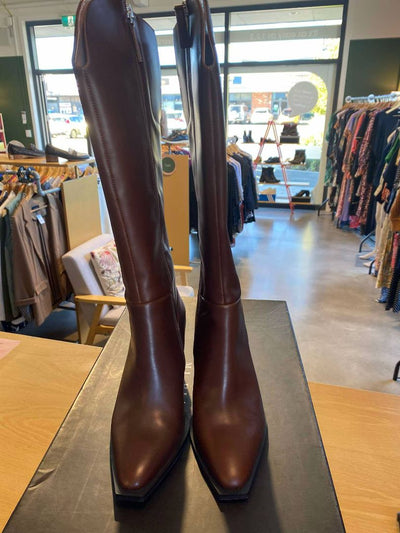 BNWT Tan Mi Piaci Boots, 38