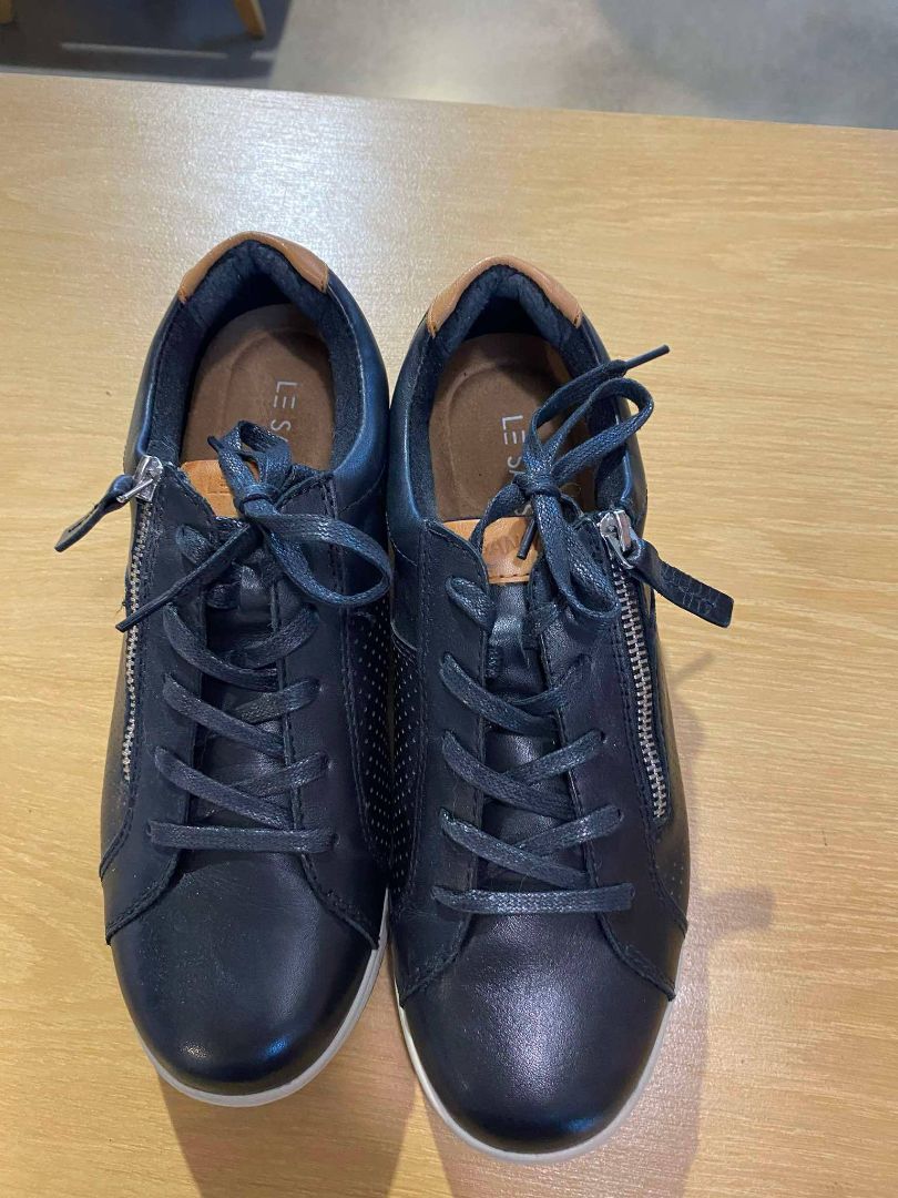 Black Le Sansa Shoes, 39
