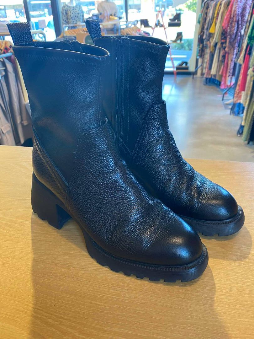 Black Wonders Boots, 39