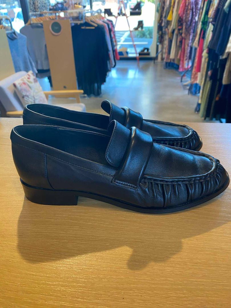 BNWT Black Mi Piaci Shoes, 39