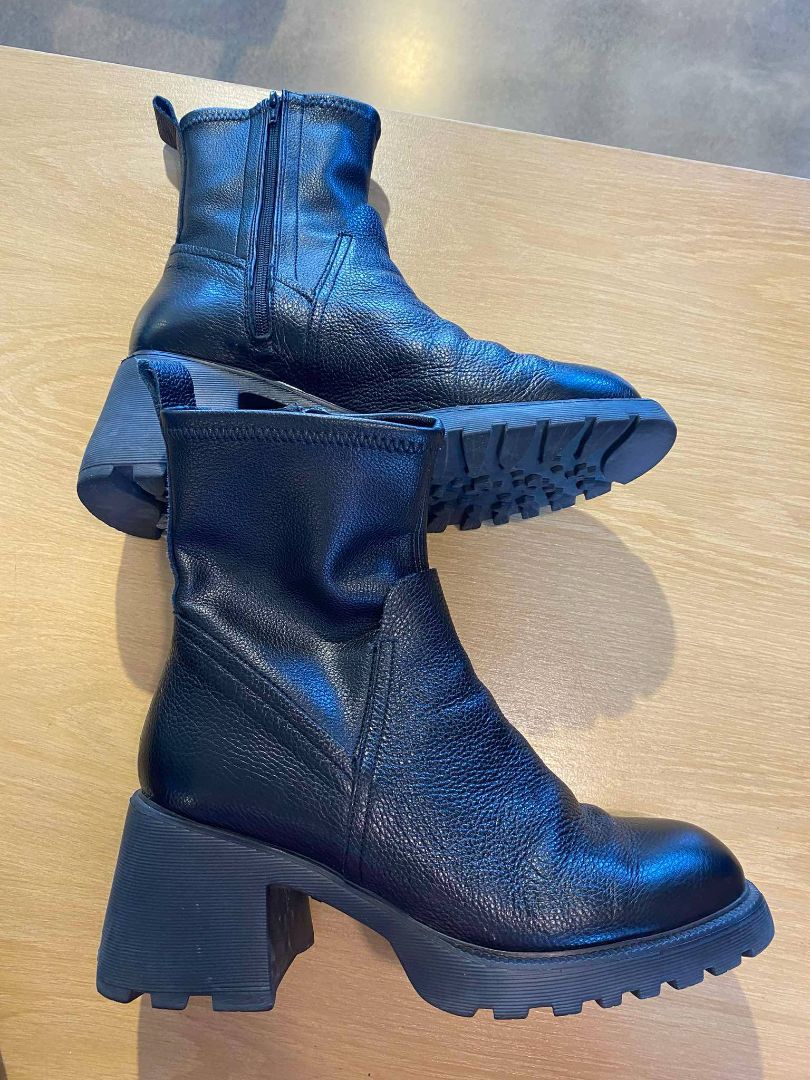 Black Wonders Boots, 39